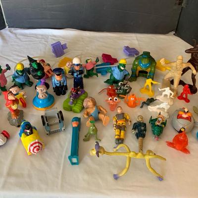 Soldiers, E.T., & More Toys