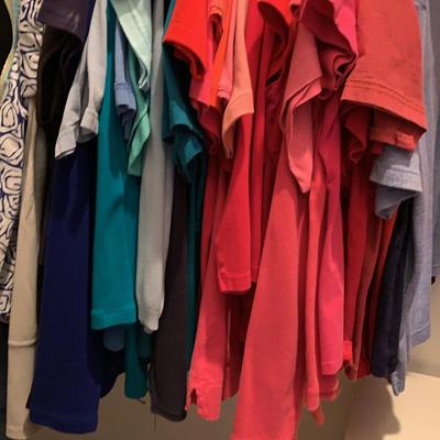 Women’s Shirts And T-Shirts Size Large ￼