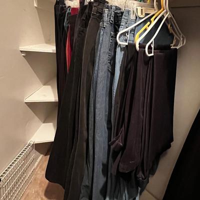 Large Lot Of Women’s Pants And Jeans