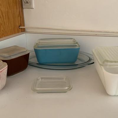 Vintage Pyrex Dishes With Lids