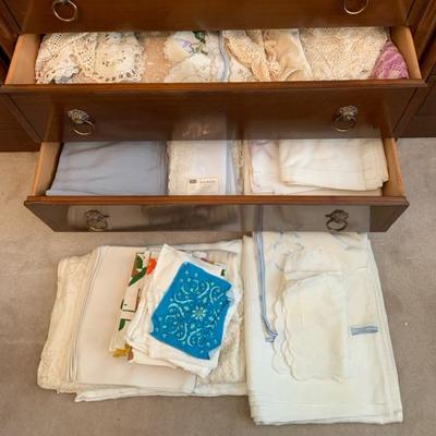Lot - Vintage Tablecloths And Other Vintage Linens
