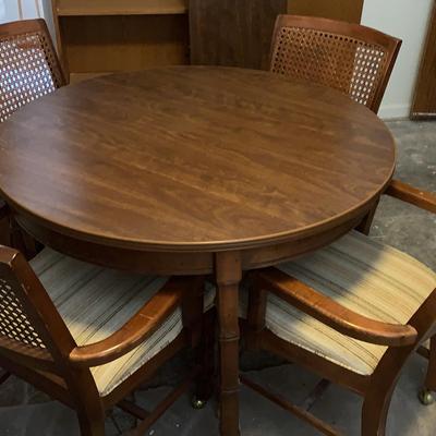 Round Table And Four Chairs with Extendable Leaf