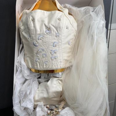 Birnbaum & Bullock New York Custom Wedding Dress Size 2/4 | Features Hand Embroidered Flowers & Bees