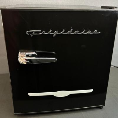Frigidaire Retro Mini Fridge | 1.6 cu ft | Black | Model EFR176