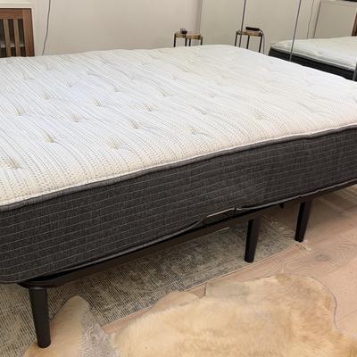 Leggett & Platt By Mattress Firm Adjustable Queen Bedframe With Beautyrest Mattress 