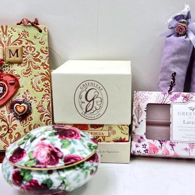 “Demdaco” Mom Decor and More