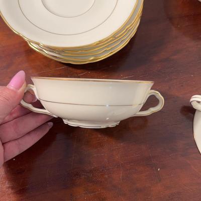 Czech Consume Gold And Crème Bowls And Plated 