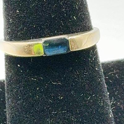 18 Karat Gold Ring With A Blue Stone