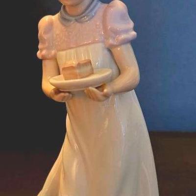 Lladro Happy Birthday Girl Figurine #54291