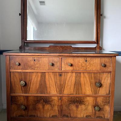 Early 20th Century Flame Mahogany Dresser with Mirror