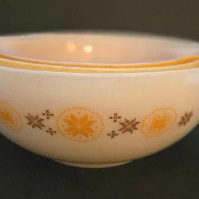 Vintage Pyrex Cinderella Nesting Bowls (3)