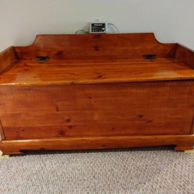 Wood Chest With Blankets