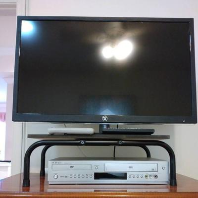 32" Westinghouse TV And Samsung DVD/VHS Player