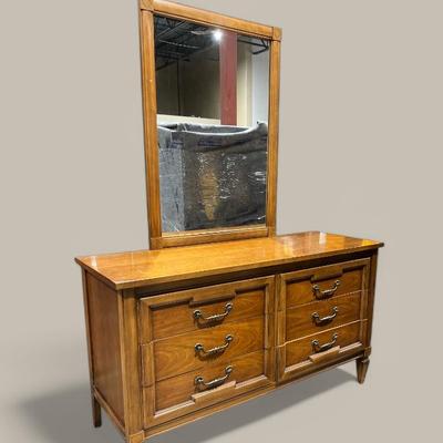 Vintage Mid Century Thomasville Dresser 