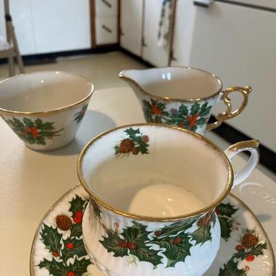 Sugar, creamer, teacup hold trim