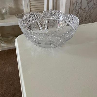 Cut glass bowl 