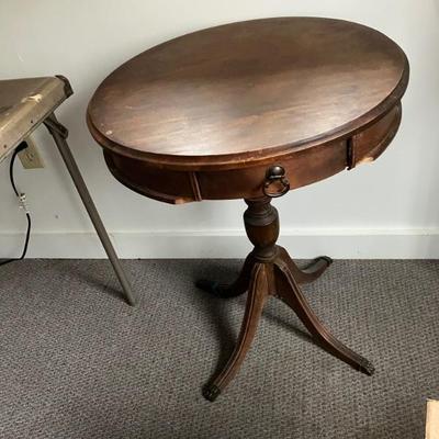 Duncan Phyfe style mahogany round side table ( some damage)