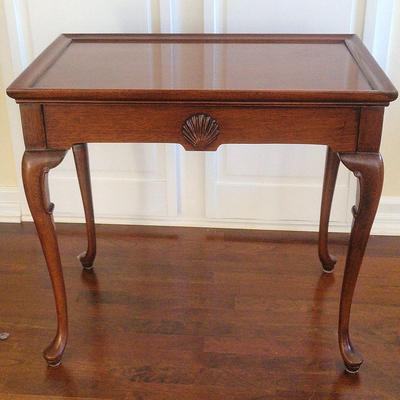 1950s Hickory Chair Co. English Mahogany Queen Anne Tray Top Tea Table