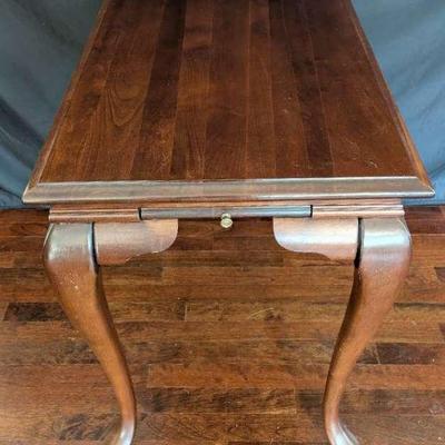 Broyhill "Lenoir" Side Table With Pull Out Trays 