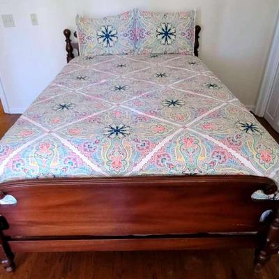 Wooden Cannonball Double/Full Bed Frame With Sealy Mattress And Box Spring