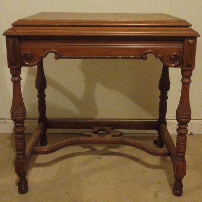 Antique Spindle Leg Table