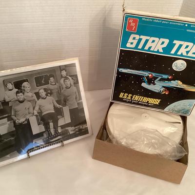 Star Trek USS Enterprise Space Ship Model Kit & Crew Photo