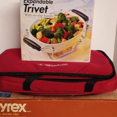 Pyrex Oval Baking Dish and Anchor Hocking 9x13 Baking Pan with Carrying Case, Expandable Trivet