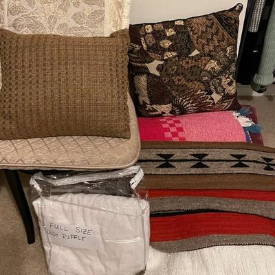 Blankets, Pillows and Throw Rugs