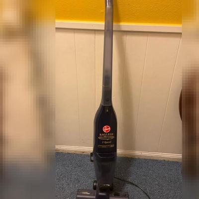 Hoover Upright Bagless Vacuum