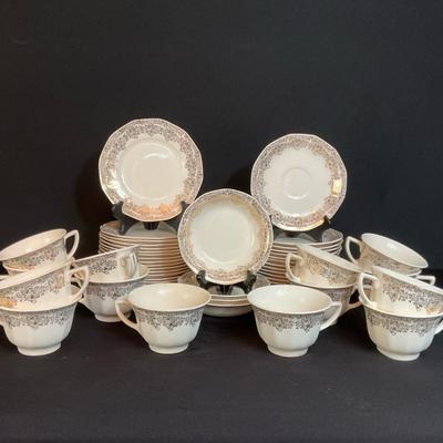 Vintage Royal China Duane Pattern With 22K Trim