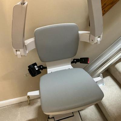 Bruno Model SRE-3050 Almost New Stair Lift 2 Remotes 