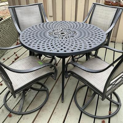 Outdoor Metal Table & Four Chairs 