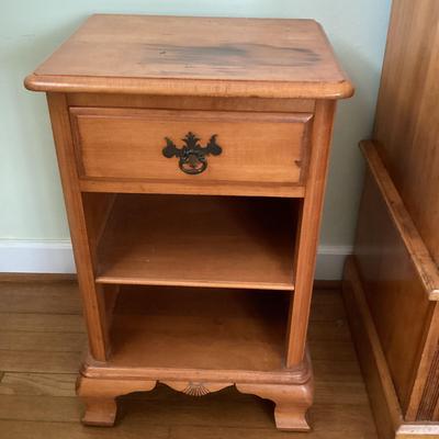 Kling Nightstand
