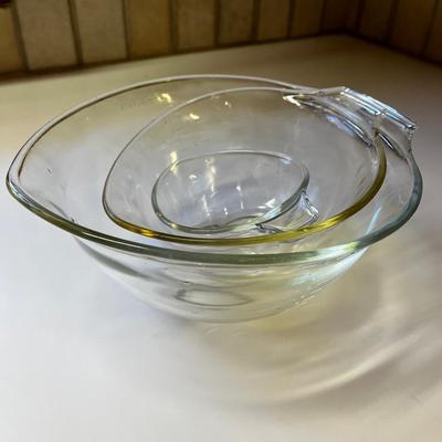 Vintage Pyrex Teardrop 3-Piece Measuring Bowl Set
