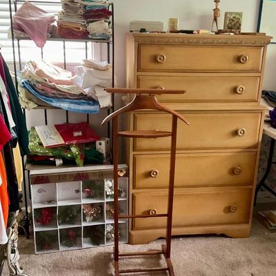 Linens, valet, chest of drawers 