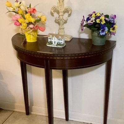 Demi lime table
