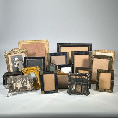 MIXED BRASS & OTHER PICTURE FRAMES | Large mixed lot of brass & mixed metal modern & antique picture frames.

