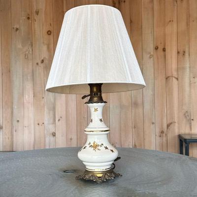 GILT CERAMIC TABLE LAMP | Dimensions: h. 24.5 in (over finial)