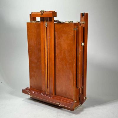 Artists Travel Easel | Folding travel easel Dimensions: h. 6.5 x l. 21.5 x d. 16.25 in (closed)