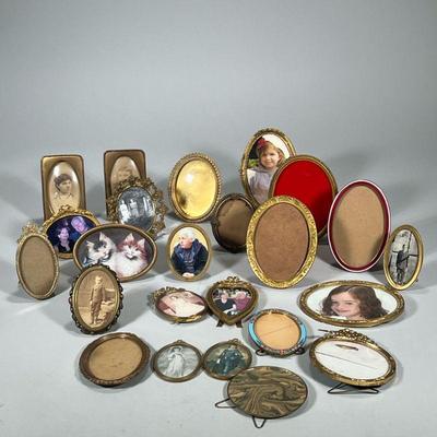 OVAL BRASS & OTHER PICTURE FRAMES | Large lot of mostly brass & other oval picture frames .

