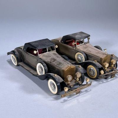 (2pc) PAIR ROLLS ROYCE MODEL CAR RADIO | Pair of 1931 Rolls Royce model car AM Radios Dimensions: h. 3.25 x w. 3.25 x l. 10 in