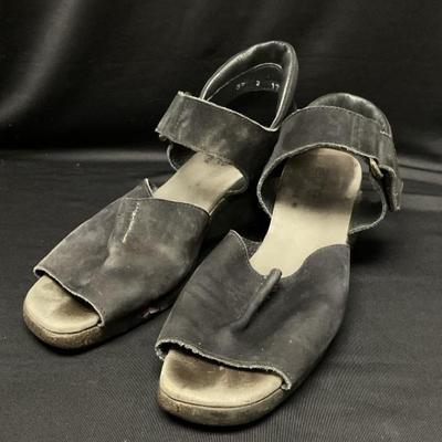 “Arche” Sandals