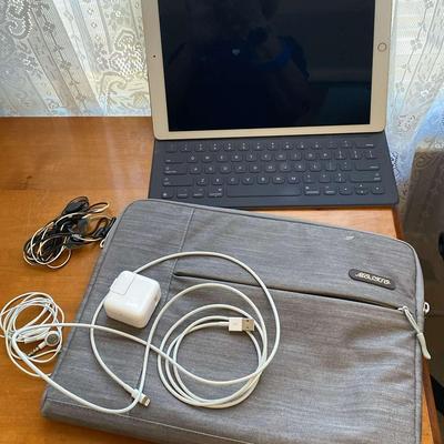 iPad Featuring Apple