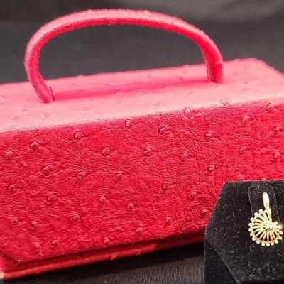 14K Pendant With Jewelry Case 
