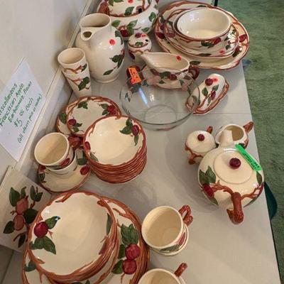 Franciscan Ware Lots of Pieces and 4 Complete Place Settings