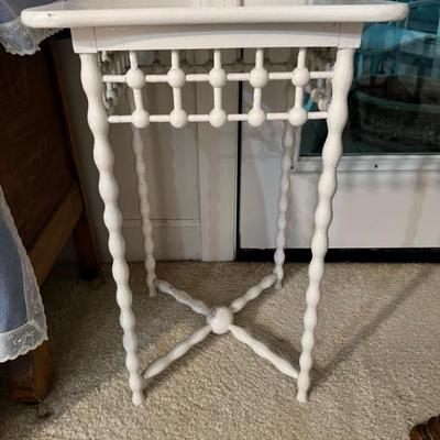 Vintage white scalloped leg table