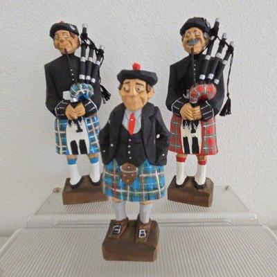 Tom Hannah Wood Carved Scottish Men-Kilt & Bagpipe