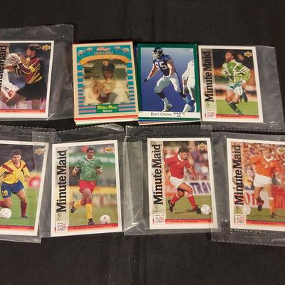 COLLECTION OF SPORTS TRADING CARDS