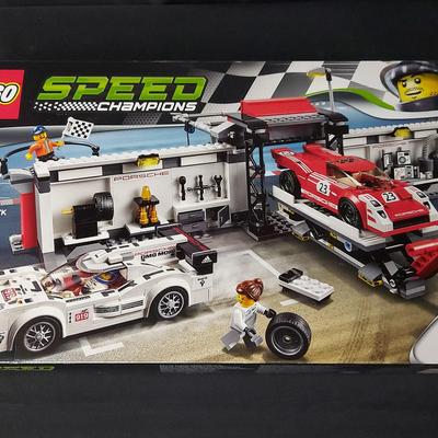 LEGO SPEED CHAMPIONS PORCHE 919 HYBRID AND 917K PIT LANE