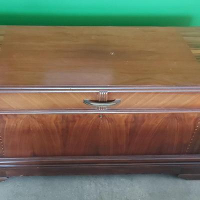 BEAUTIFUL ART DECO STYLE E.D. ROOS COMPANY CEDAR CHEST